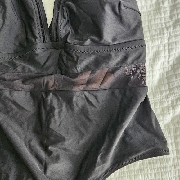 Cupshe Black Plus Size Swimsuit 0X - Picture 3 of 7